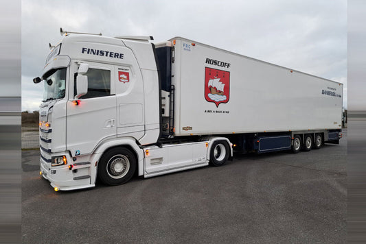 Danielou; SCANIA S HIGHLINE CS20H 4X2 REEFER TRAILER - 3 AXLE - Celt Models