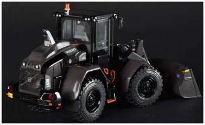 Black Edition w/Bucket on Michelin 20-5 R25 XHA2 1/32