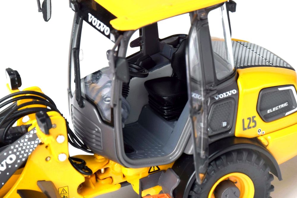 Volvo L25 Compact Wheel Loader (Electric) 1/32