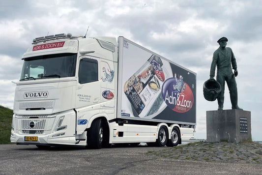 Adri & Zoon; VOLVO FH AERO GLOBETROTTER RIGED REEFER TRUCK 6X2 TAG AXLE - Celt Models