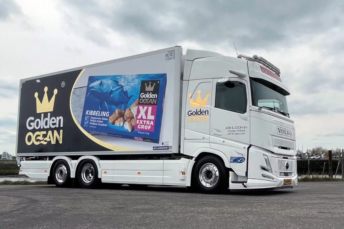 Adri & Zoon; VOLVO FH AERO GLOBETROTTER RIGED REEFER TRUCK 6X2 TAG AXLE - Celt Models