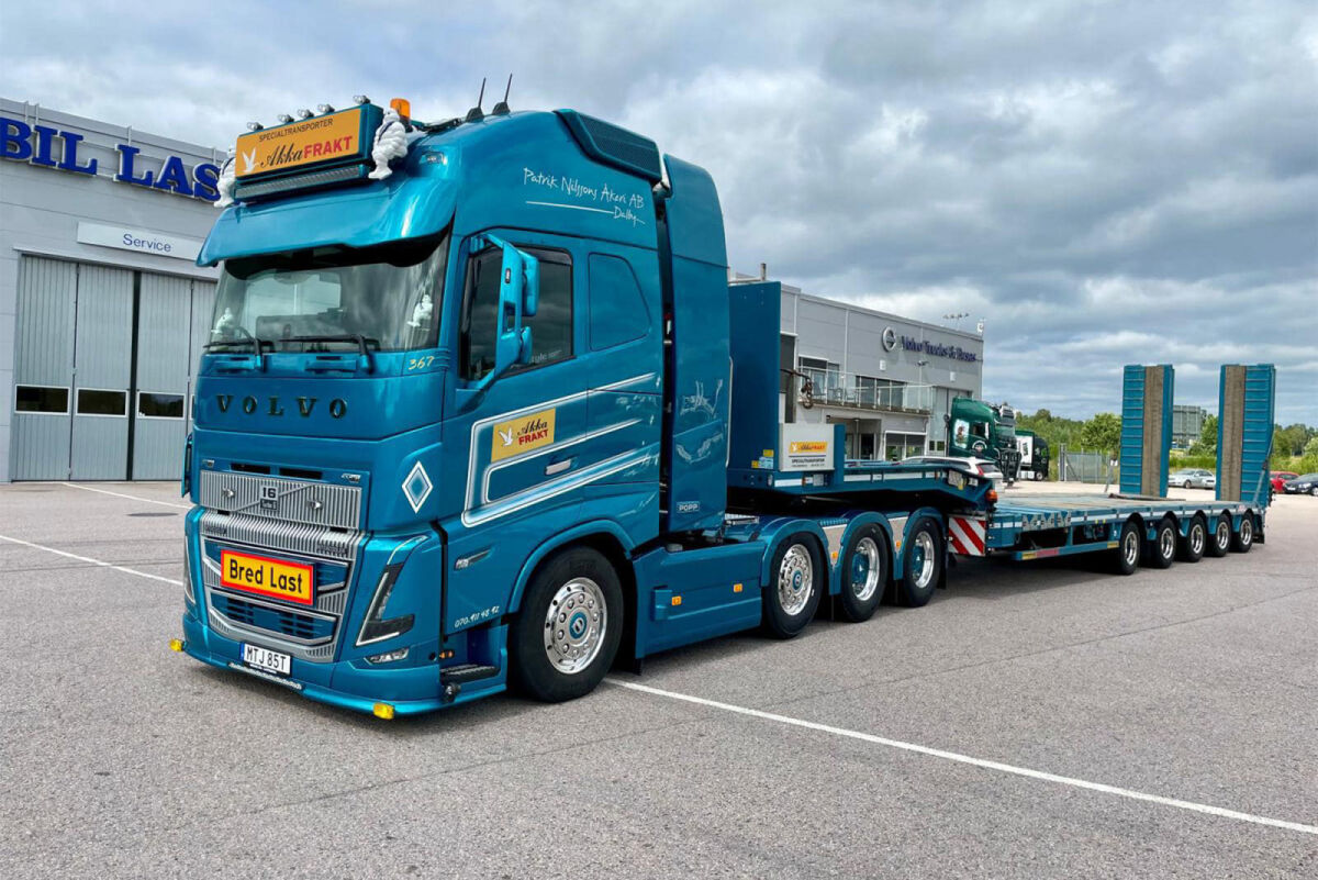Akka Frakt; VOLVO FH5 GLOBETROTTER XL 8X4 MANOOVR - 5 AXLE