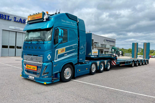 Akka Frakt; VOLVO FH5 GLOBETROTTER XL 8X4 MANOOVR - 5 AXLE