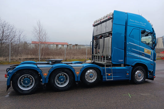 Akka Frakt; VOLVO FH5 GLOBETROTTER XL 8X4 MANOOVR - 5 AXLE