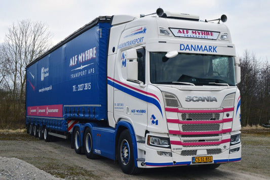 Alf Myhre; SCANIA R HIGHLINE CR20H 6X2 TAG AXLE SEMI WITH CURTAIN AND RAMPS - 4 AXLE - Celt Models