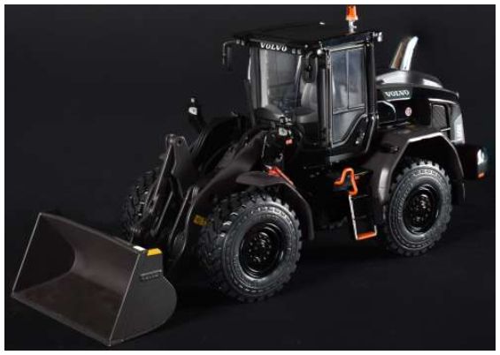 Black Edition w/Bucket on Michelin 20-5 R25 XHA2 1/32