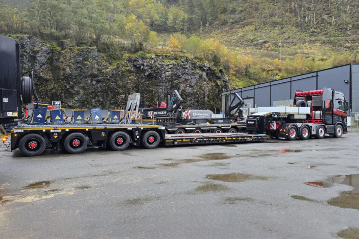 Bergen Spesialtransport; SCANIA R HIGHLINE CR20H 8X4 WITH ADD ON AXLE LOW LOADER WITH DOLLY 2 AXLE - 4 AXLE