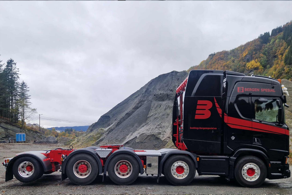 Bergen Spesialtransport; SCANIA R HIGHLINE CR20H 8X4 WITH ADD ON AXLE LOW LOADER WITH DOLLY 2 AXLE - 4 AXLE
