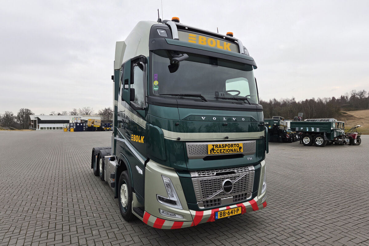 Bolk; VOLVO FH AERO GLOBETROTTER XL 6X2 TWIN STEER EURO PX LOW LOADER - 2 AXLE HIGH WOODEN BOX WITH TOP SEAL