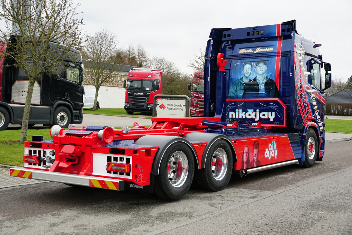 Brdr. Jensen; SCANIA R NORMAL CR20N RIGED TRUCK WITH HOOKLIFT SYSTEM 6X2 TAG AXLE
