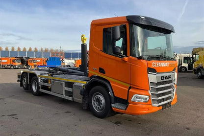 CLEANMAT Trucks; DAF XD DL MY25 6X2 TAG AXLE RIGED TRUCK WITH HOOKLIFT SYSTEM + 15M3 CONTAINER - Celt Models