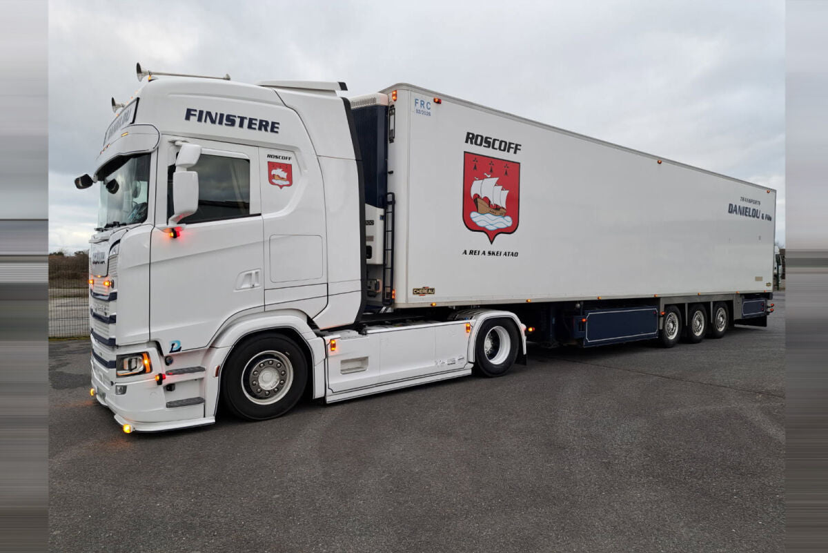 Danielou; SCANIA S HIGHLINE CS20H 4X2 REEFER TRAILER - 3 AXLE - Celt Models
