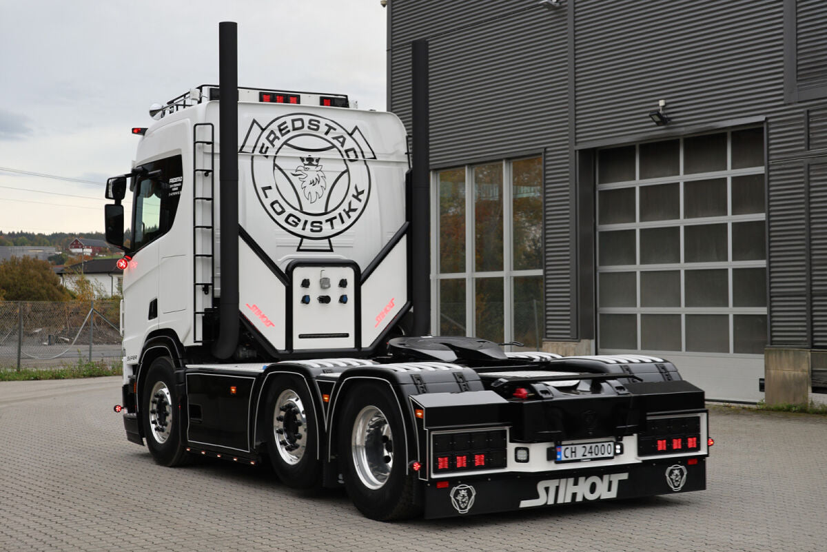 Fredstad; SCANIA R NORMAL CR20N 6X2 TWIN STEER BOX TRAILER - 3 AXLE