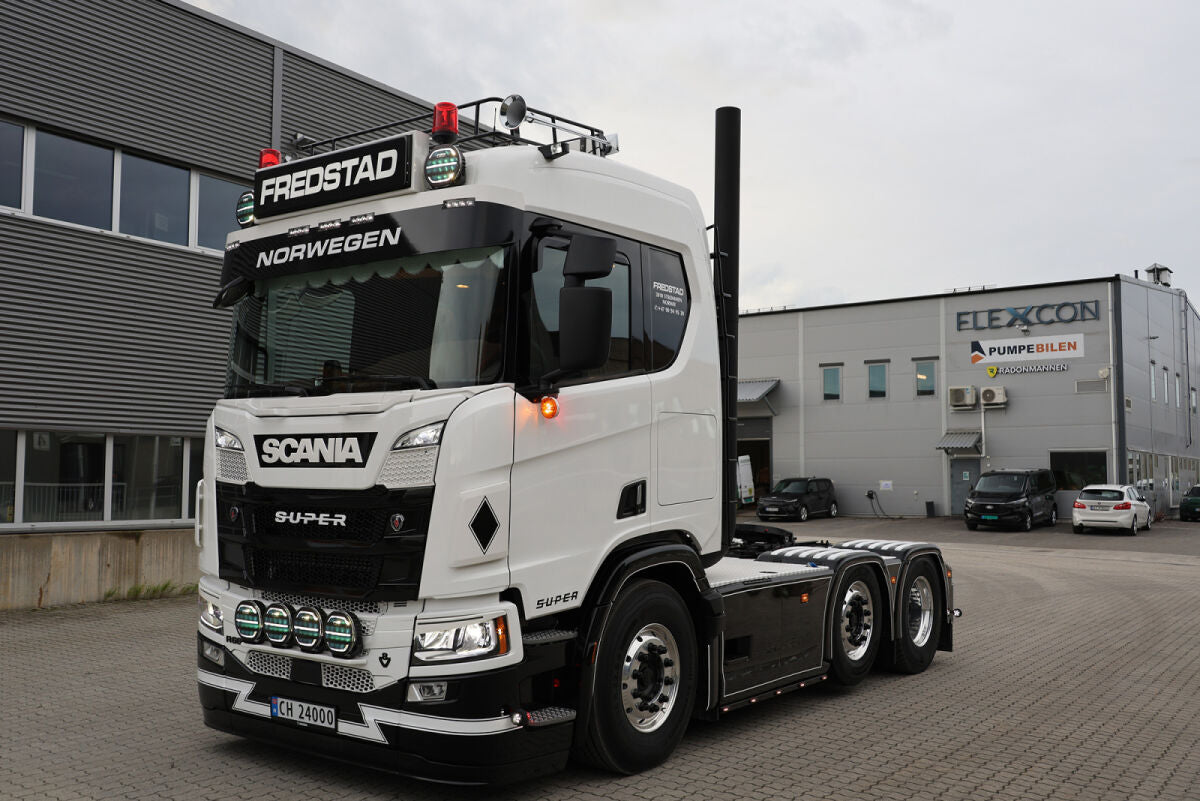 Fredstad; SCANIA R NORMAL CR20N 6X2 TWIN STEER BOX TRAILER - 3 AXLE