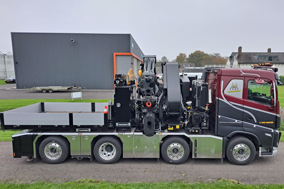 G. van Harten; VOLVO FH5 SLEEPER CAB 8X2 TAG AXLE WITH FASSI 1300 + JIB BALLAST BOX + HITCH