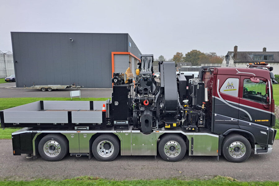 G. van Harten; VOLVO FH5 SLEEPER CAB 8X2 TAG AXLE WITH FASSI 1300 + JIB BALLAST BOX + HITCH