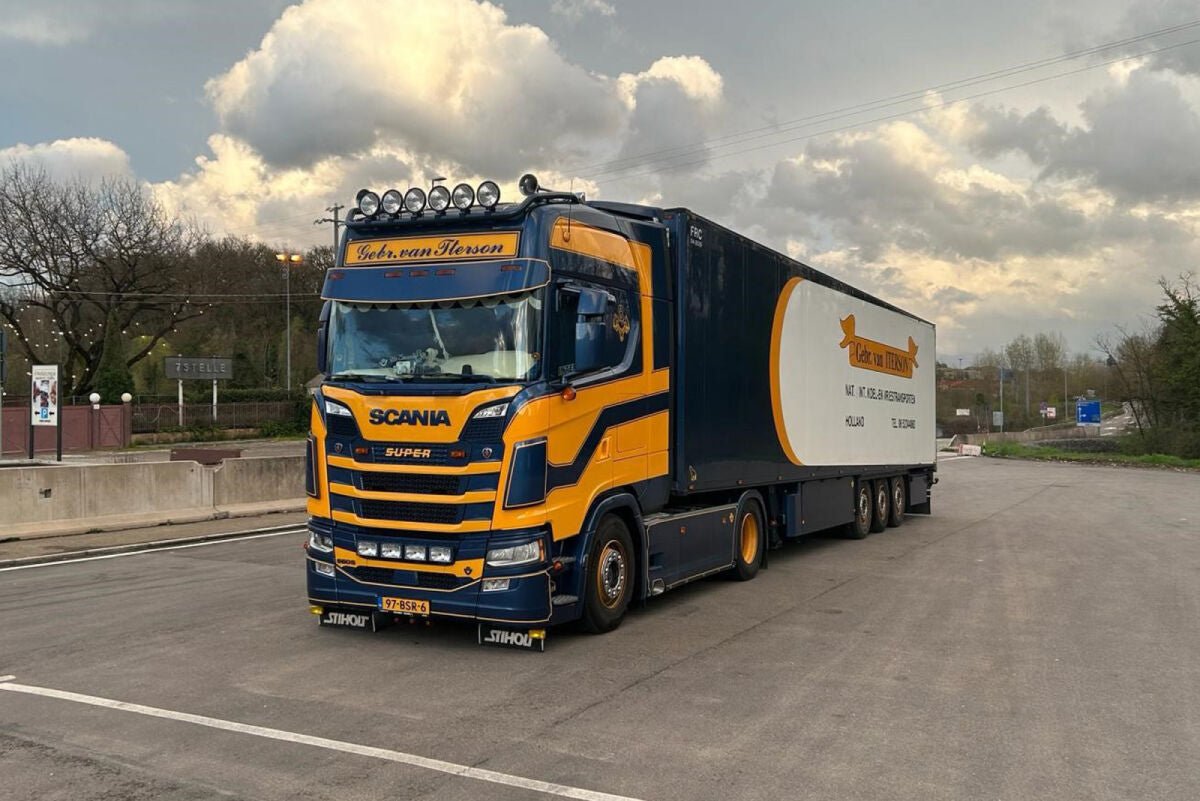 Gebr. van Iterson; SCANIA S HIGHLINE CS20H 4X2 REEFER TRAILER - 3 AXLE - Celt Models