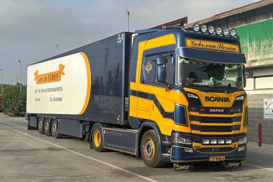 Gebr. van Iterson; SCANIA S HIGHLINE CS20H 4X2 REEFER TRAILER - 3 AXLE - Celt Models