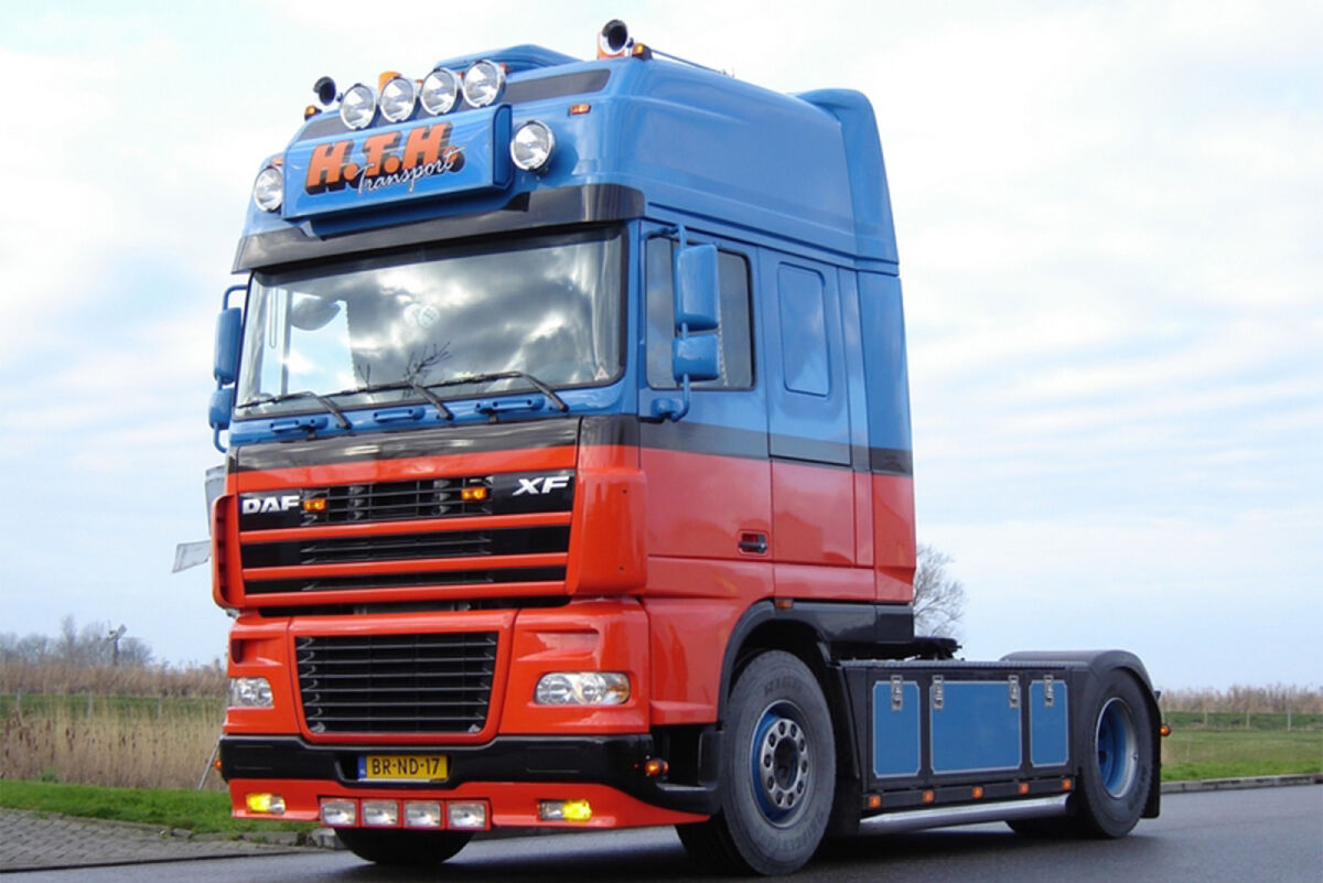 H.T.H. Transport; DAF XF95 SUPER SPACE CAB 4X2