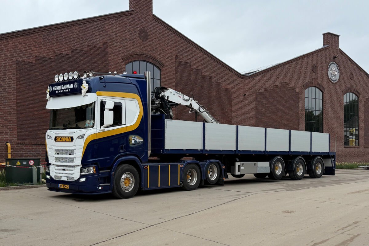 Henri Bauman; SCANIA R HIGHLINE CR20H 6X2 TAG AXLE BRICK TRAILER - 3 AXLE - Celt Models