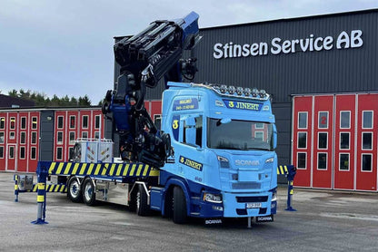 Jinert; SCANIA R HIGHLINE CR20H RIGED FLATBED TRUCK 8X2 TAG AXLE WITH PALFINGER PK 78002 SH + JIB - Celt Models
