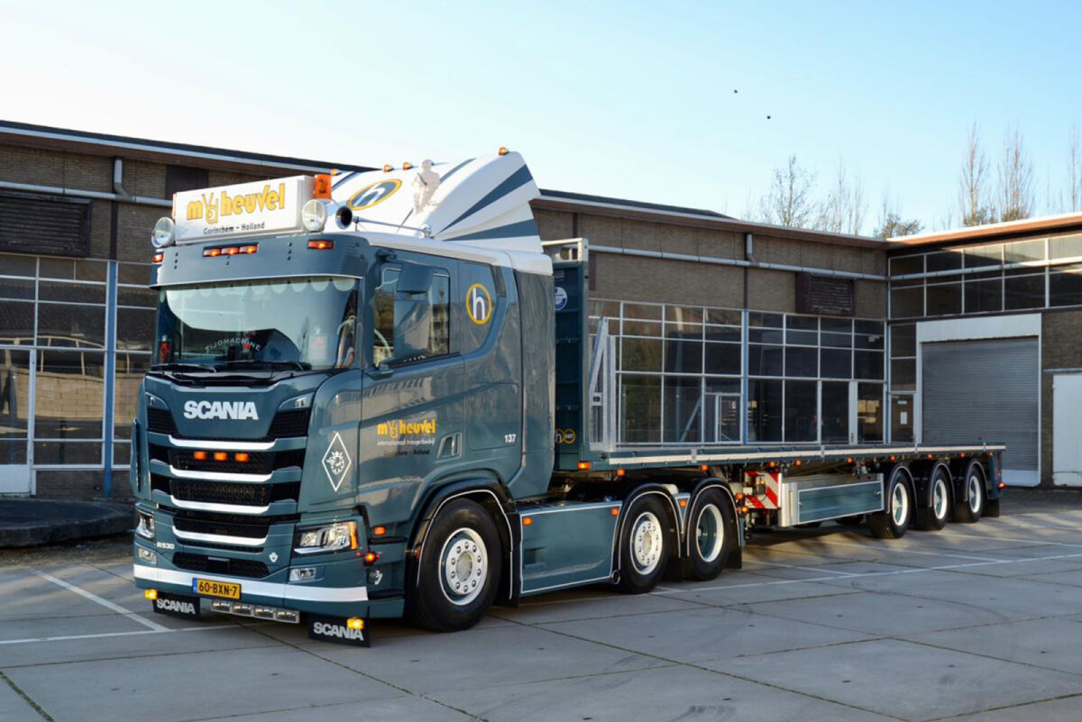 M. van den Heuvel; SCANIA R FLAT ROOF SLEEPER CAB 6X2 TWIN STEER FLATBED TRAILER WIDE SPREAD - 3 AXLE