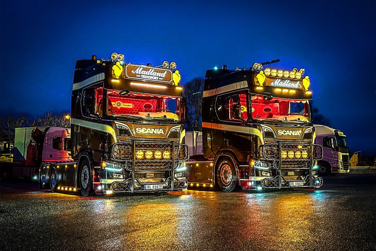 Madland; SCANIA R HIGHLINE CR20H 6X2 TAG AXLE - Celt Models
