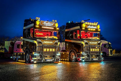 Madland; SCANIA R HIGHLINE CR20H 6X2 TAG AXLE - Celt Models