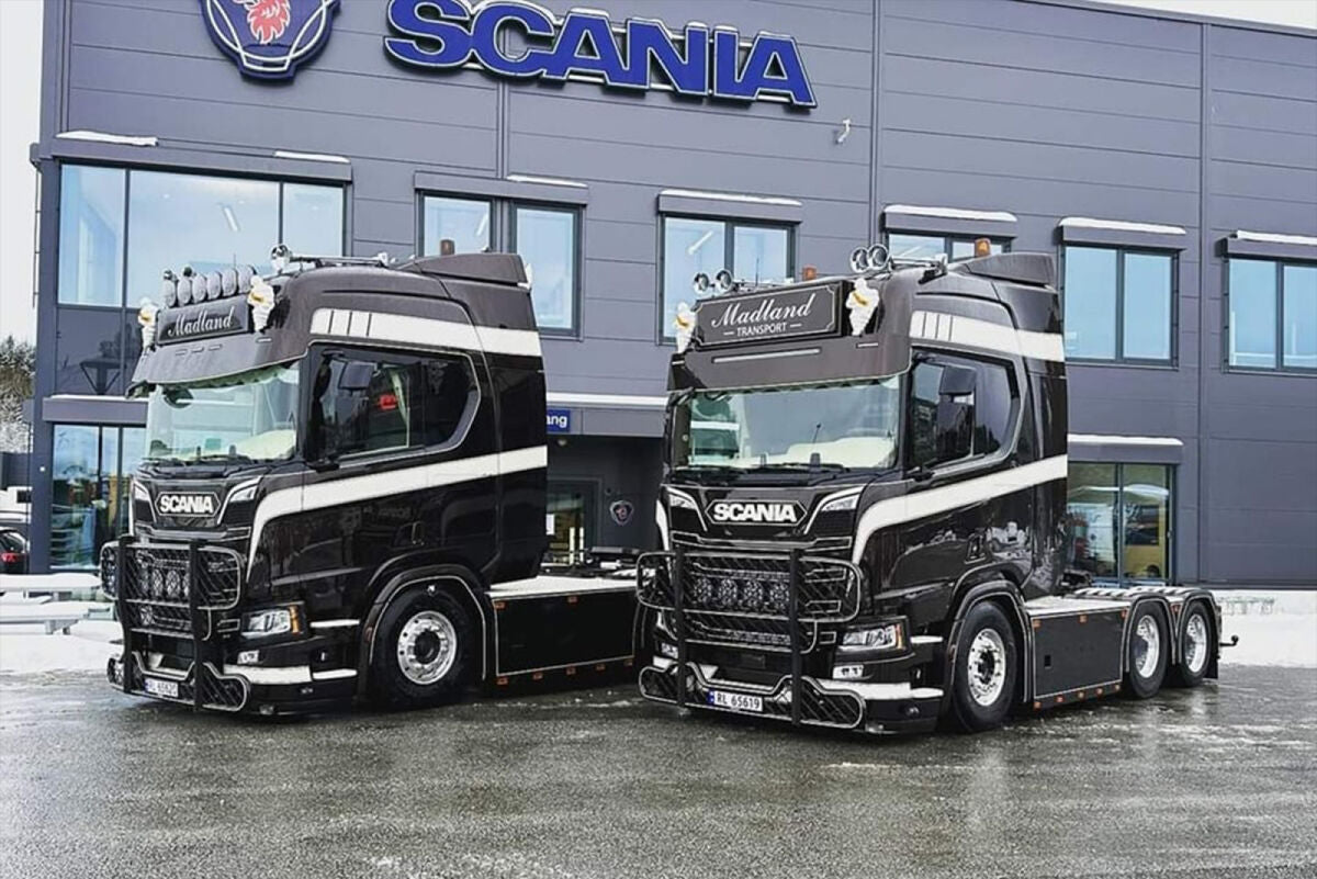 Madland; SCANIA R HIGHLINE CR20H 6X2 TAG AXLE - Celt Models