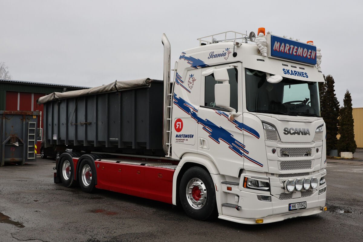 Martemoen; SCANIA R NORMAL CR20N RIGED TRUCK WITH HOOKLIFT SYSTEM 6X2 TAG AXLE + 15M3 CONTAINER - Celt Models