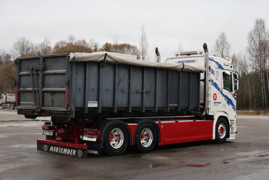 Martemoen; SCANIA R NORMAL CR20N RIGED TRUCK WITH HOOKLIFT SYSTEM 6X2 TAG AXLE + 15M3 CONTAINER - Celt Models