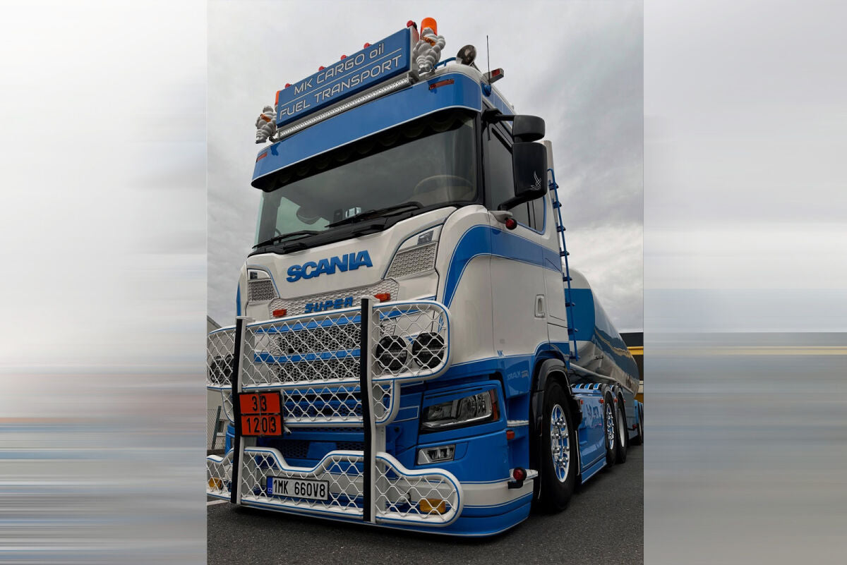 MK Cargo oil; SCANIA S NORMAL CS20N 6X2 TWIN STEER