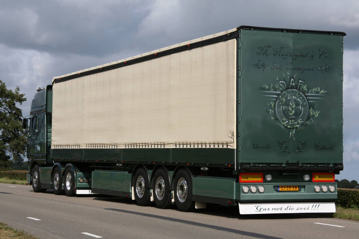 Nagtegaal; DAF XF95 SUPER SPACE CAB 6X2 TWIN STEER CURTAINSIDE TRAILER - 3 AXLE - Celt Models