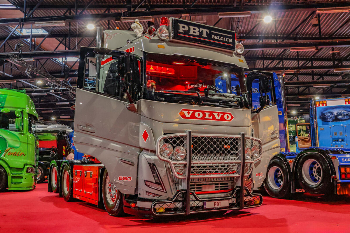 PBT Belgium; VOLVO FH5 SLEEPER CAB 6X2 TAG AXLE