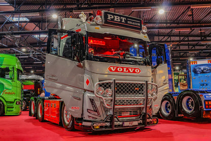 PBT Belgium; VOLVO FH5 SLEEPER CAB 6X2 TAG AXLE