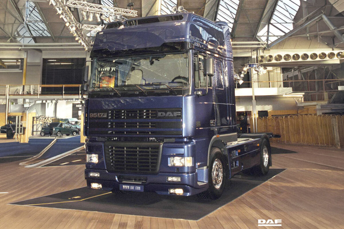 Premium Line; DAF 95XF SUPER SPACE CAB 4X2