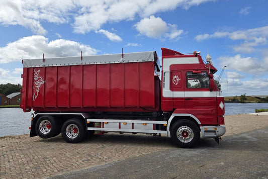 Rene de Swart; SCANIA 3 SERIES STREAMLINE CABLE SYSTEM 6X2 TAG AXLE + 40M3 CONTAINER - Celt Models