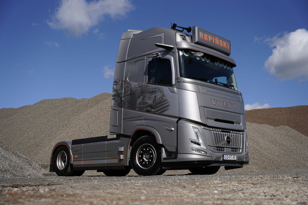 Repinski; VOLVO FH AERO GLOBETROTTER XL 4X2 - Celt Models