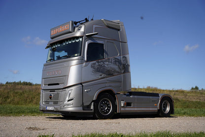 Repinski; VOLVO FH AERO GLOBETROTTER XL 4X2 - Celt Models