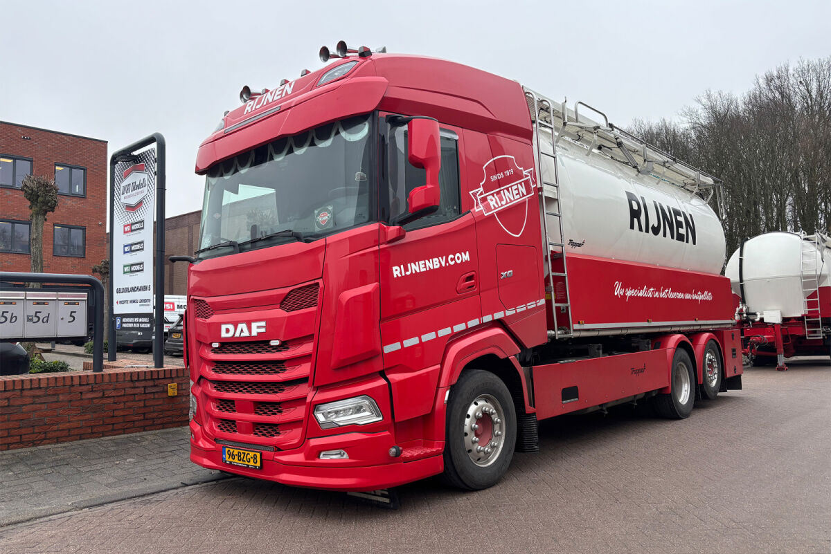 Rijnen Brandstoffen; DAF XG RIGED TRUCK WITH RESIN BODY 6X2 TAG AXLE