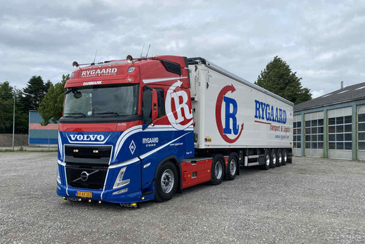 Rygaard; VOLVO FH AERO GLOBETROTTER 6X2 TAG AXLE MOVING FLOOR TRAILER - 4 AXLE