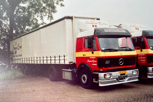 Simon Loos; MERCEDES-BENZ NG FLAT ROOF 4X2 CURTAINSIDE TRAILER - 3 AXLE