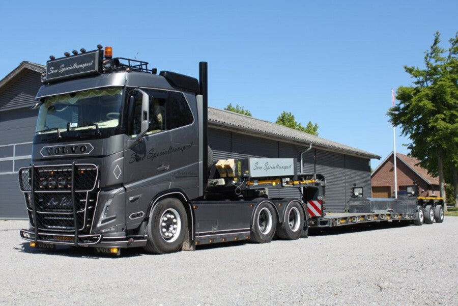 Soro Specialtransport; VOLVO FH5 SLEEPER CAB 6X4 LOW LOADER - 3 AXLE