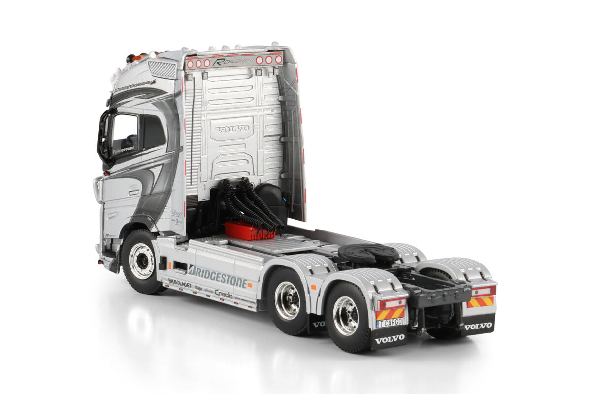 Tank Cargo; VOLVO FH5 GLOBETROTTER XL 6X2 TAG AXLE