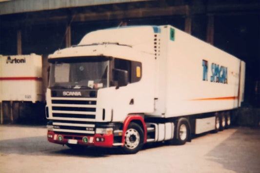 Tirspagna; SCANIA 4 SERIES FLAT ROOF 4X2 REEFER TRAILER - 3 AXLE - Celt Models