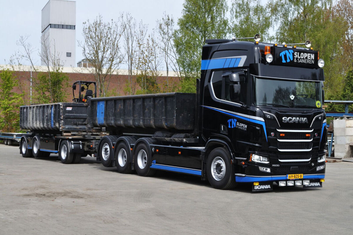 TN Slopen & Saneren; SCANIA R HIGHLINE CR20H 8X2 TAG AXLE RIGED TRUCK DRAWBAR WITH HOOKLIFT SYSTEM - 7 AXLE + 2X 40M3 CONTAINER