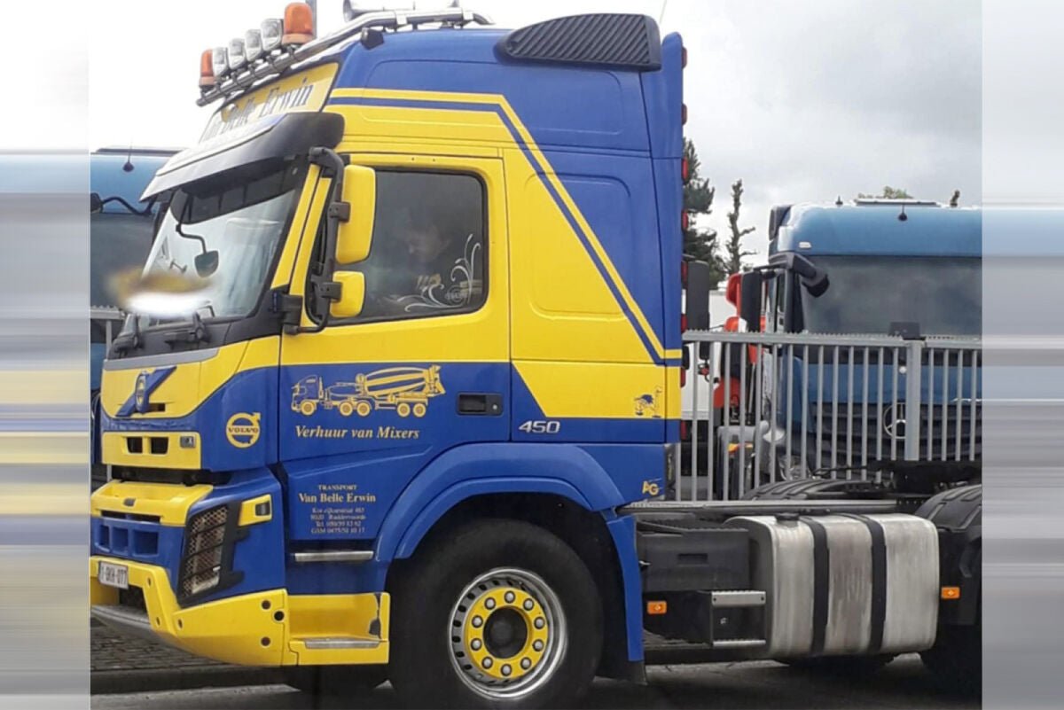 Van Belle Transport; VOLVO FMX GLOBETROTTER 6X4 TIPPER TRAILER - 2 AXLE - Celt Models