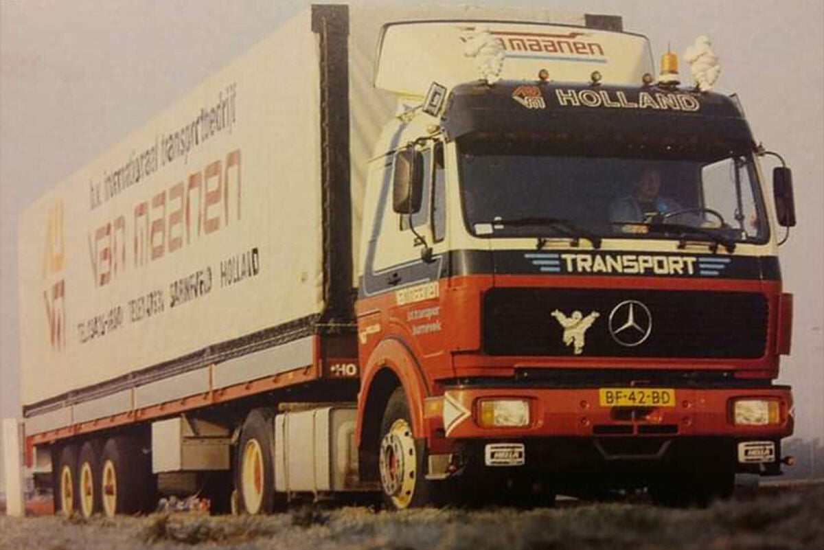 van Maanen; MERCEDES-BENZ NG 4X2 CLASSIC CURTAINSIDER TRAILER - 3 AXLE