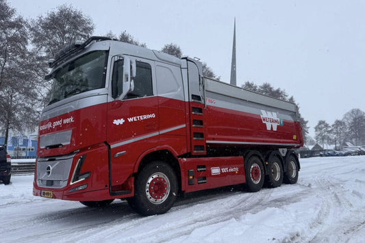 Wetering; VOLVO FH AERO SLEEPER CAB ELECTRIC TIPPER TRUCK 8X4 - Celt Models