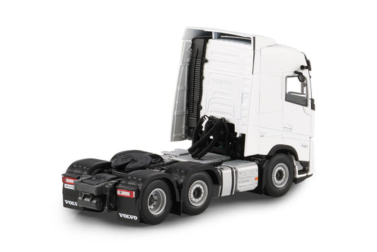 White Line; VOLVO FH AERO GLOBETROTTER 6X2 TWIN STEER